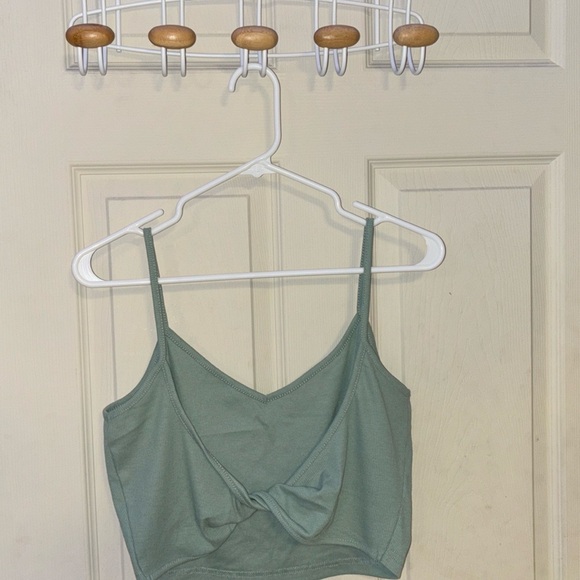 🪻3/$30 Twisted back crop top!🪻 - Picture 2 of 3